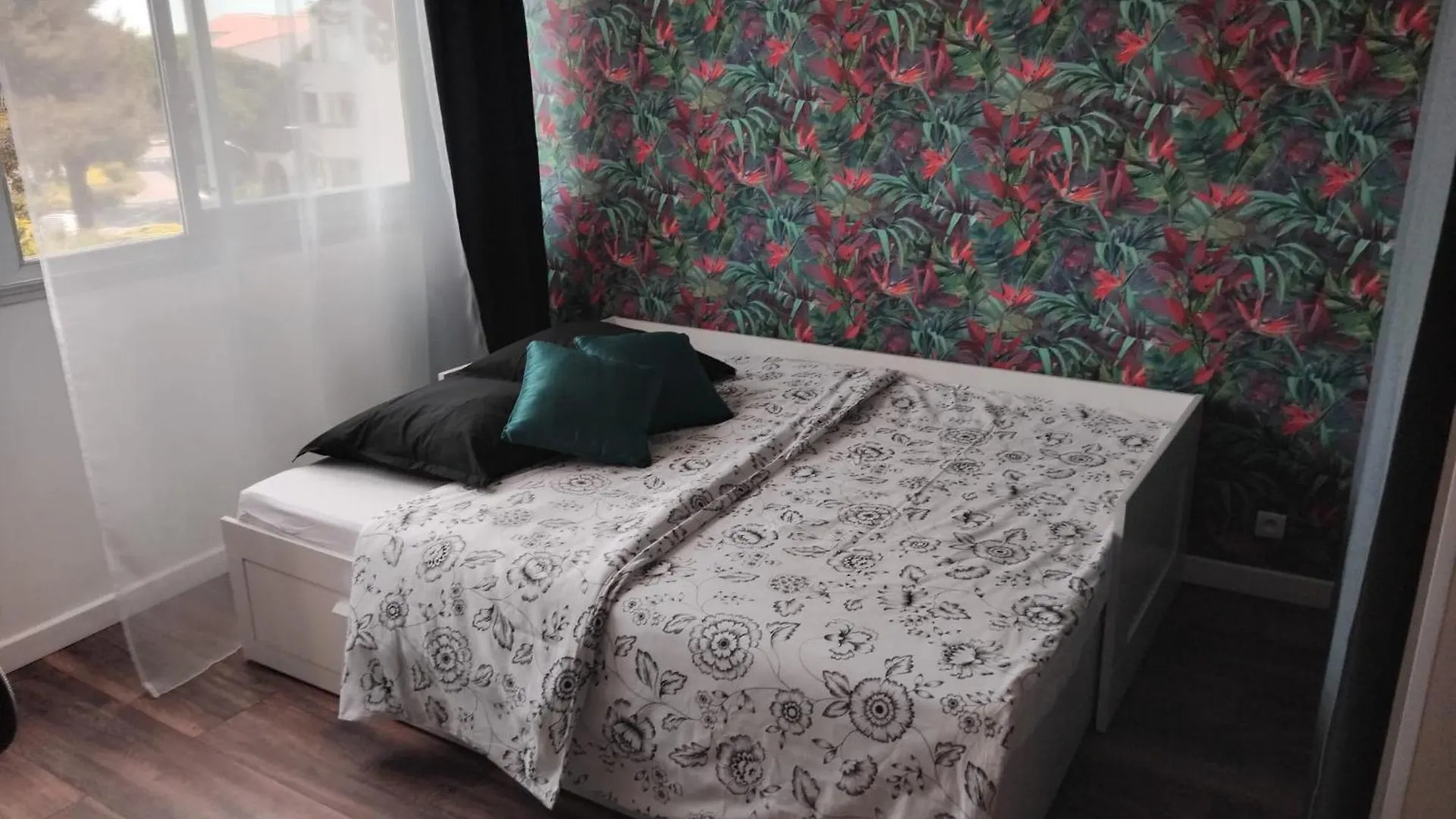 Appartement Studio Hyeres Port Et Iles D'Or. France